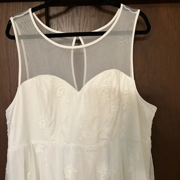 NWT Torrid Special Occasion Ivory Embroidered Hi-Lo
Dress Size 24 Wedding Bridal - Picture 7 of 16